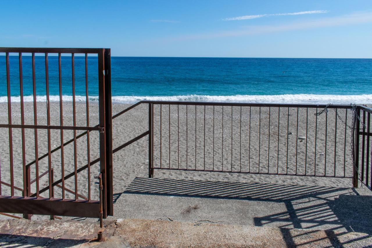 Beach House Acquamarina Letojanni Dış mekan fotoğraf